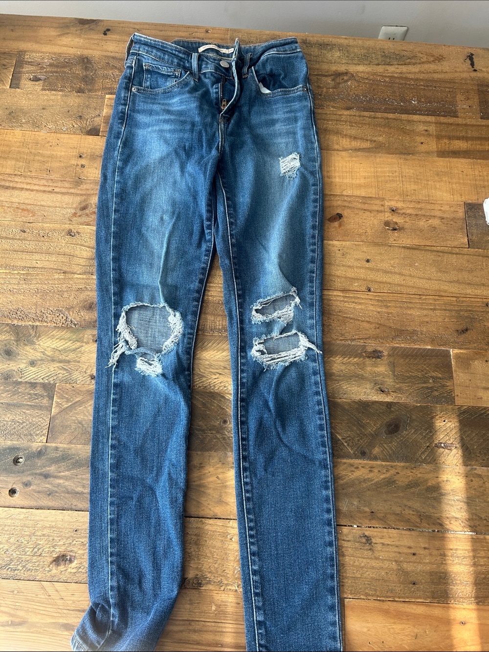 Levi's Distressed Dark Blue Skinny Jeans